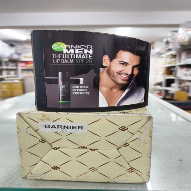 Garnier men pen stand