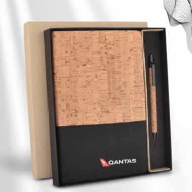 QANTAS NOTEBOOK & PEN SET